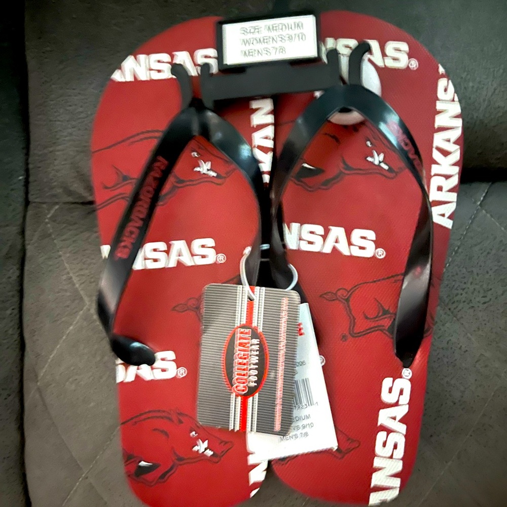 NWT Arkansas Razorbacks flip flops women’s size 9/10 or men size 7/8